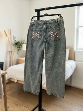 Telepatia Pink Bow Pockets Wide Leg Jeans. Size: 27